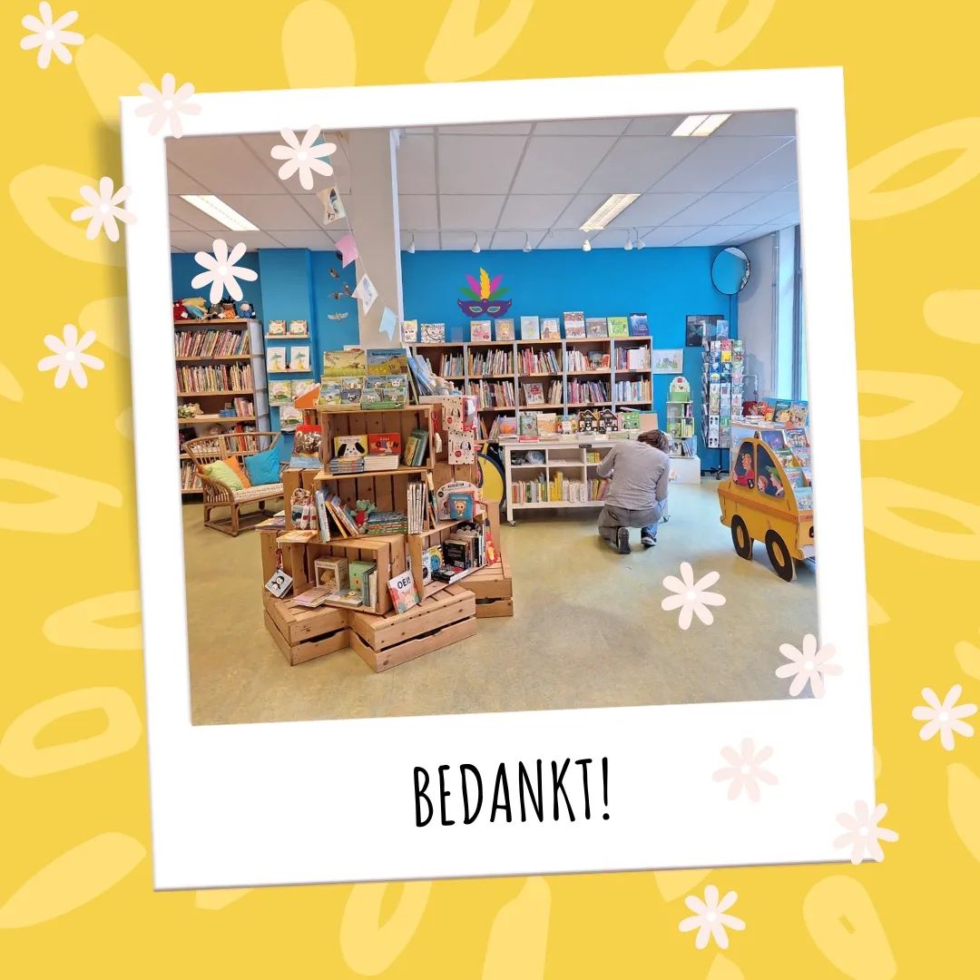 Afgelopen donderdag zijn voorleescoördinator Joyce van Kibeo de Grienden en Sabina van Kindcentrum Jij samen met leesconsulent Celina Aarts nieuwe boeken gaan kopen voor op locatie. Het was een leuke, inspirerende ochtend bij Kinderboek winkel De Giraf in Dordrecht. 📚

Baby’s, peuters en kleuters die door hun ouders en/of leidsters bij het kinderdagverblijf van jongs af aan worden voorgelezen, ontwikkelen een voorsprong op het vlak van taalontwikkeling. “Voorlezen draagt bij tot een beter taalgevoel en taalbegrip. Kinderen leren ook beter luisteren en trainen hun concentratievermogen