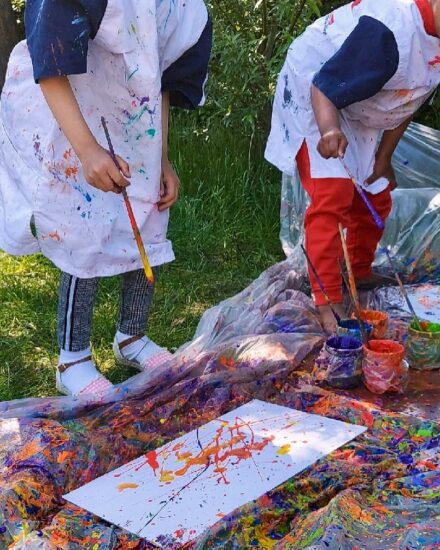 Groep 1/2/3 workshop Action painting voor het thema Wat een Kunst!